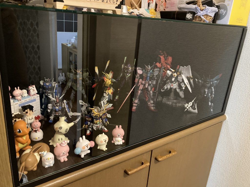 追伸。ガラスケースを玄関に作りました。