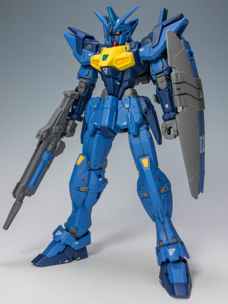 フロントビューです。ジェミナス01の色違いなので、相変わらずスリムなプロポーションです。