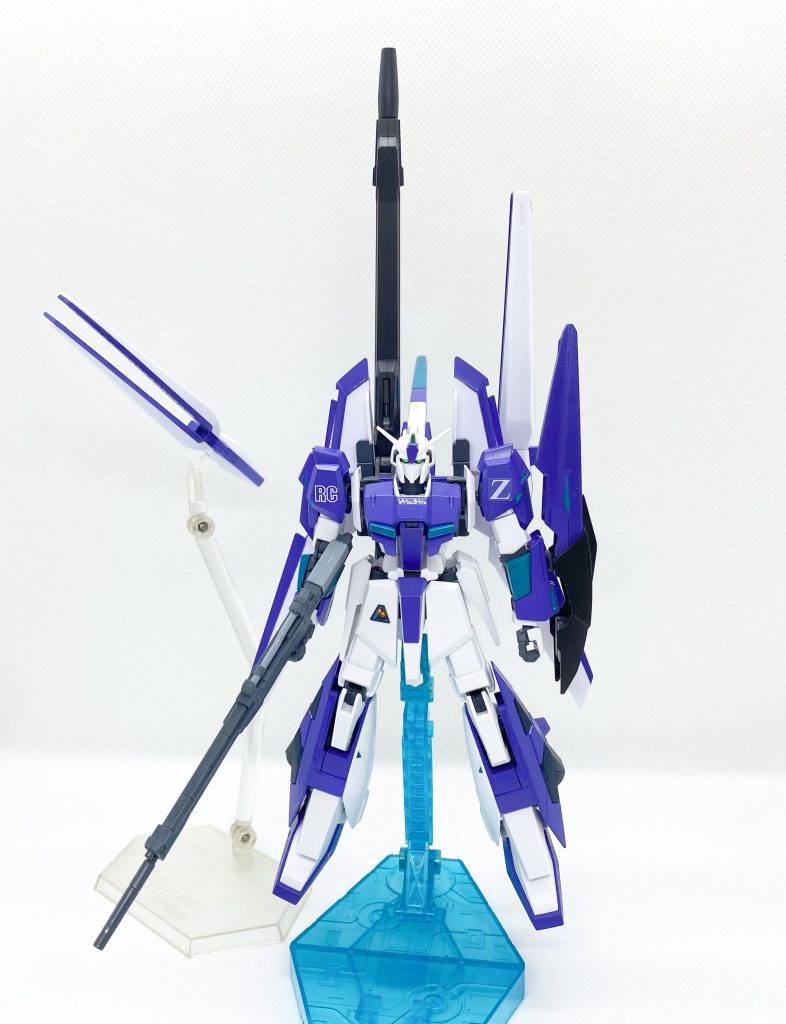 棒立ち。脚をA-Zガンダムのものにしています。改めて考えると大量殺戮に強化人間の利用と逆シャアのシャアはカミーユの地雷踏みまくりですね。かつて敬愛していた相手がそれをしているのですからもしカミーユがあの場にいたら…と考えてしまいます。