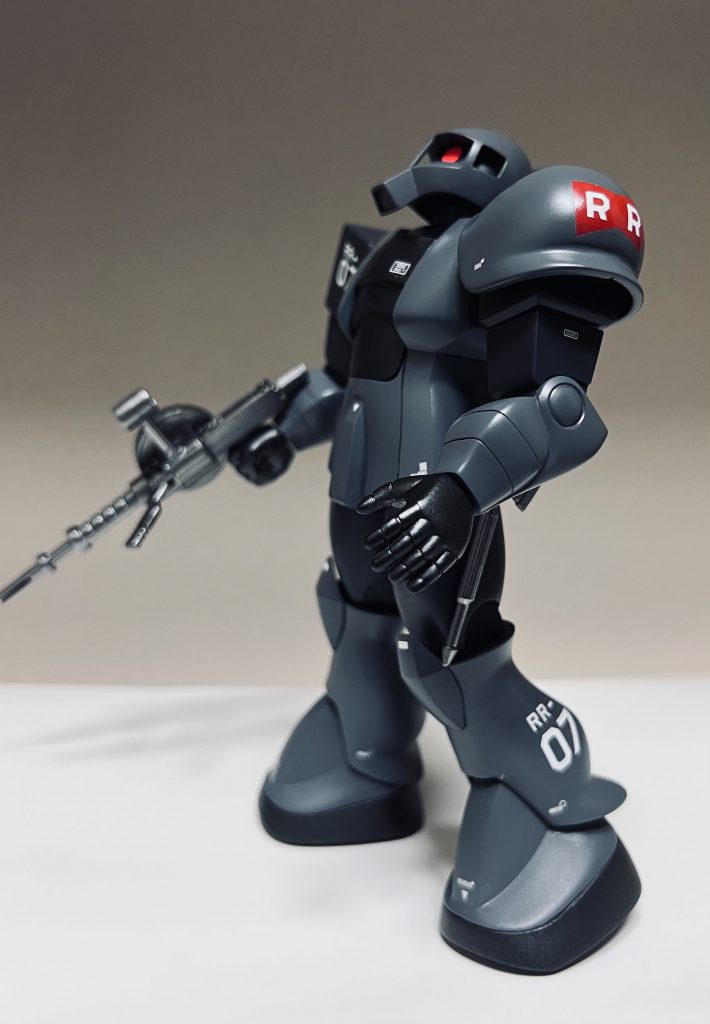 『ん？何だ、あの尻尾の生えた子供は？』