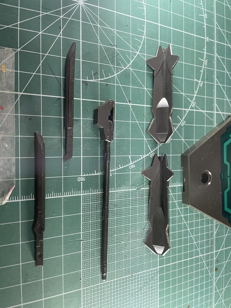 武器は全部で5つのパーツがあります。もう一度言いますがこれらは全てHGバルバトスのキット一つで作成可能です!!