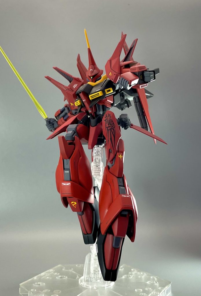 フロントアーマーもボールジョイント接続にしました☺️結構縦に長いのでそのまま水平に起こす事は難しいと判断して、横に動くように取り付けました👍🏻✨これで脚も上がる上がる!!