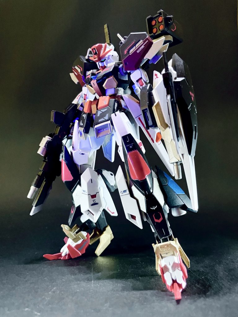 顔はコマンドクアンタのまんまですが、カラーリングを変更しただけでZZ系のイメージになってくれました。