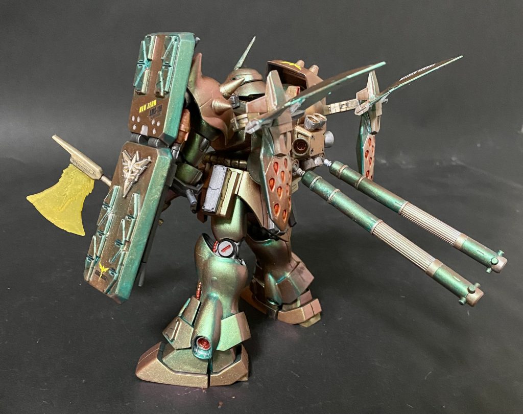 固そうな盾でインパクト大ですね。