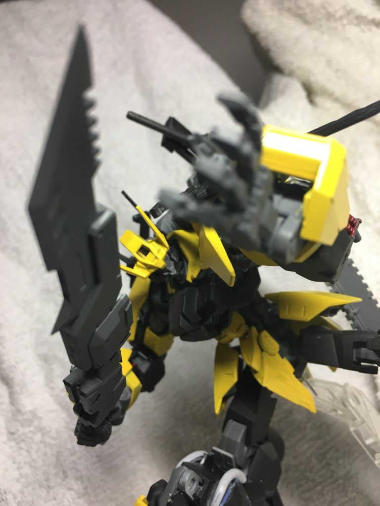 スイッチバッドとナイフには簡単なギミックがありますよ!組み合わせて長めの剣に!名付けてバッドナイフ!鋭く敵に斬り込む為の武器です!ヒロイックでカッコイイ!