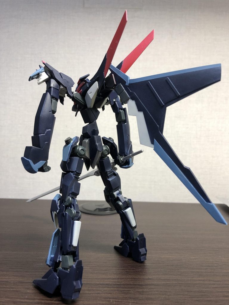 フロントとリアの写真です。ファフナーのスタビライザーはどれも好きなのでプラ板で頑張りました。