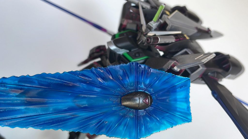 やっぱかっこいいわ。ビーム兵器が多いのも特徴だし長所だよな。攻撃面で手数が多い機体がよくいるSEEDシリーズ好きだわ