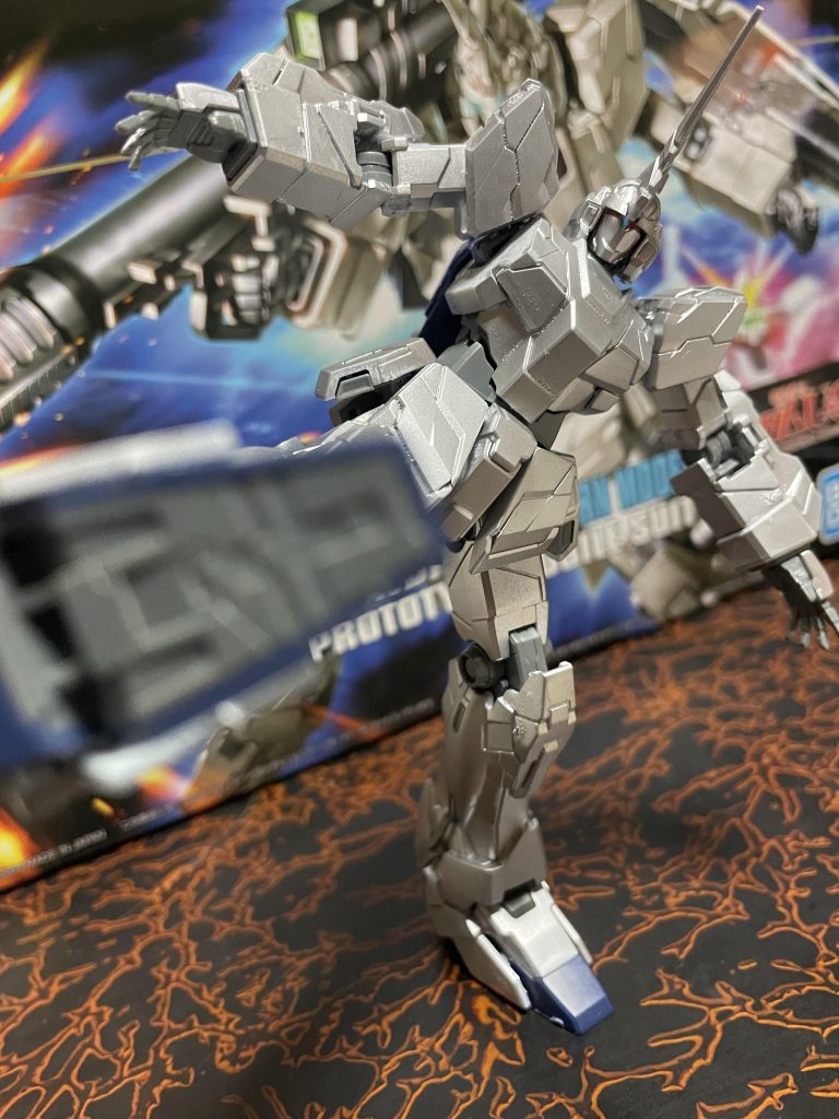 キック。割とアクティブだけど付け根だけ通常と同じがよかったな〜。まあポージングにそこまで支障なきゃ大丈夫か。