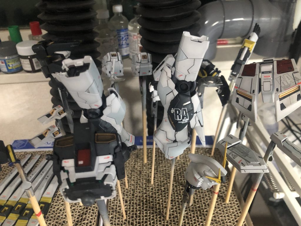 立上げ塗装とウェザリングで作るMG νガンダム ver.ka–4枚目/制作者：アヒル