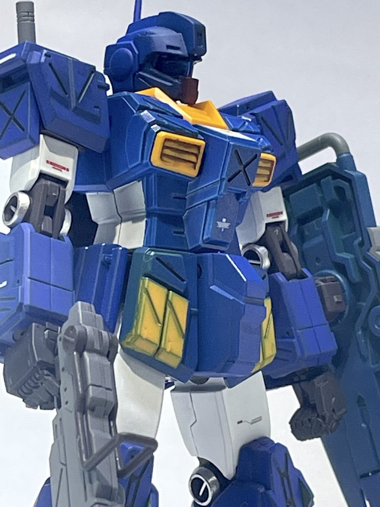 ブルーカラーver.はヒロイックなイメージになってしまいがちなので設定より暗めのブルー(キャラクターブルー)にしましたが、どちらかというとティターンズっぽくなってしまったような…