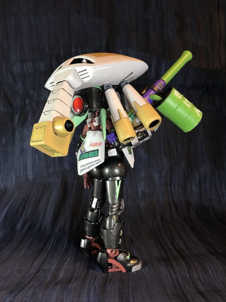 ブキはカッコ良すぎず可愛いやつという所で旧キットのザクバズーカにタミヤのドラム缶を付けてそれっぽくしました。