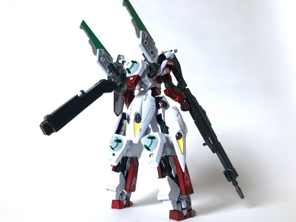 [GN-0000/2b]”00ガンダムブロークンヴルード“＜機体説明＞・“セイムヴルード”との戦いで中破した[GN-0000/b]“00ガンダムヴルード”(1枚目)を強化改修した機体動力源は今回もGNドライヴ3基、ただし今回は常時リンク稼働(トリプルドライヴ)のため初期出力は改修前よりも高くなっている。