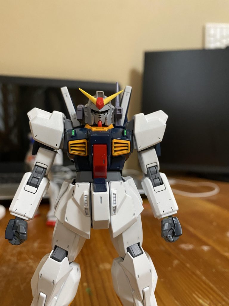 頭部はそのままだと大きく感じたので頭頂部を削ったりして小さく見えるように心がけました。