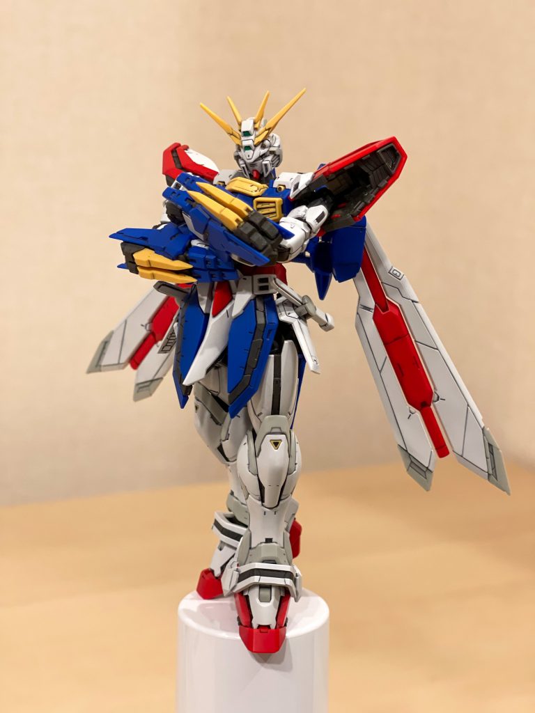 腕組みポーズはMGゴッドのギミックがよく考えられていましたが、RGはさらに洗練されより自然な腕組みができるようになっていますね。おどろきました、特に肩は前方に引き出す際に不自然な隙間が出やすい箇所なのですが、アドバンスドMSジョイントがいい働きをしてます。