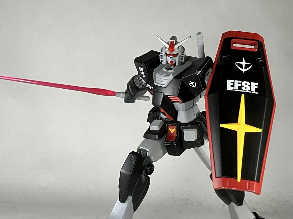 改めてプロトタイプガンダム本体を。再改修に伴い、プレミアムトップコートの半光沢を吹き、塗膜やデカールの保護をしています。