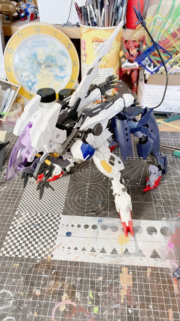 サポートメカ制作途中と合体形態制作途中。…なぜ合体させようと思ったんだ自分…