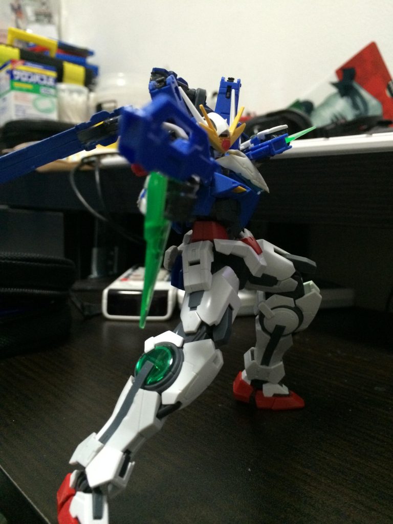 GNガンブレイド。無塗装です。塗装するとブンドドしづらくなるのが苦手。