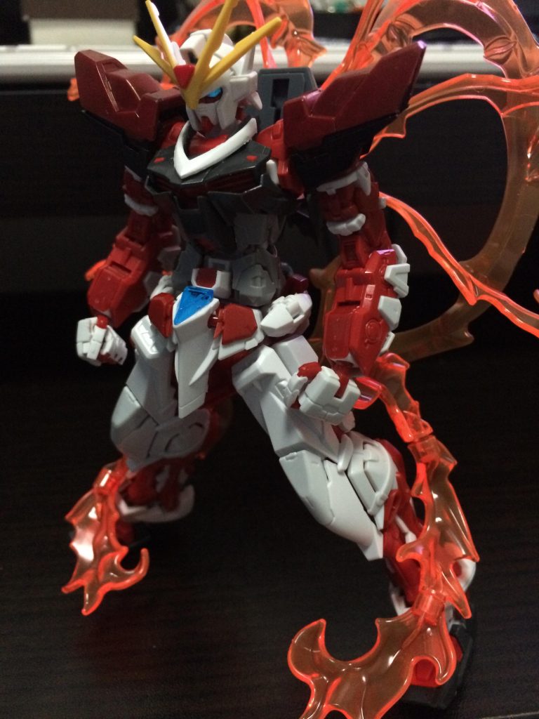 全力形態。背中と大腿部から炎が噴き出します。暖かいので寒冷地で重宝されている、という設定。