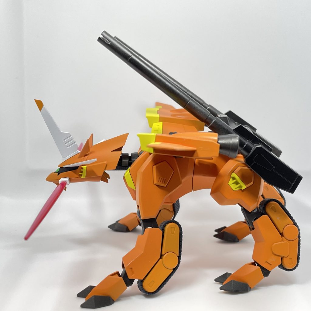 SIDE頭部を中心にシャープ化しています。