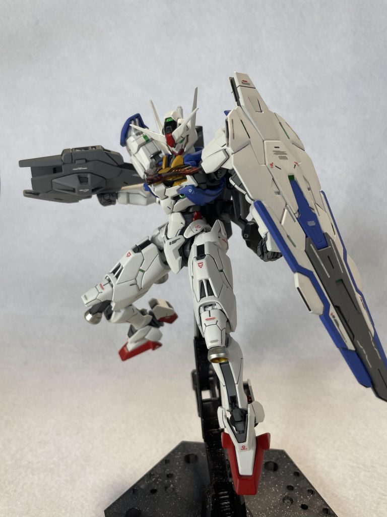 最後はエアリアルの箱絵風ポーズ最新のガンダムでガンプラであるルブリス。ポリキャップレスでKPSを多用した非常に作りやすくカッコいいキットで今後の展開も楽しみになりました。今回はたまたま手に入ったからよかったですが、せっかくの新シリーズなのでもっと供給量が増えればいいなと願いながら、エアリアルの発売を心待ちにします。