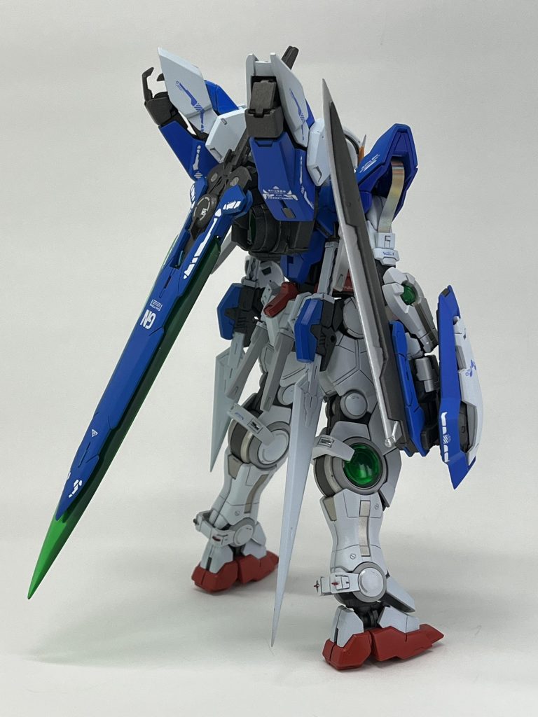 Rgは腰に剣置けないので、小改造でマウント可能に