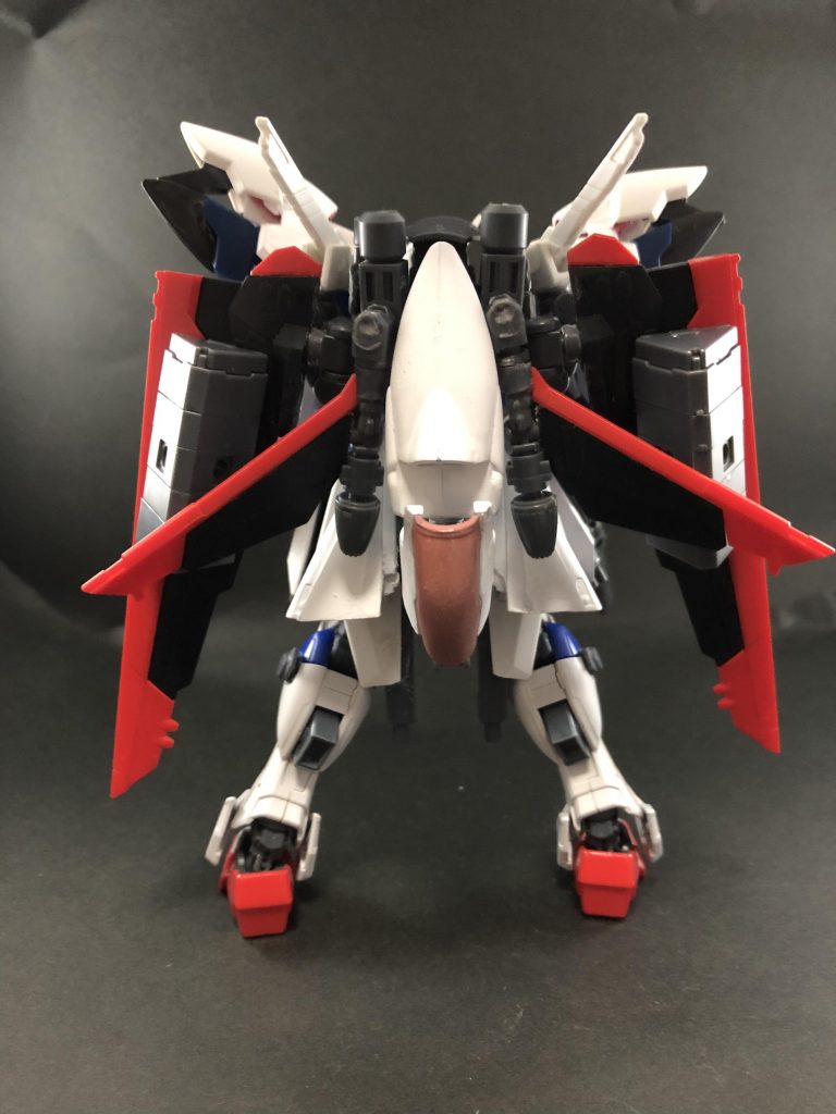 背面。御覧の通り機首が見えます。キャノピーは高性能センサーユニットという設定です。
