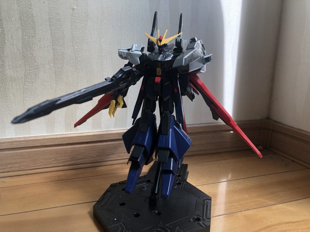 肩部大型ビームキャノンハルートのものと同様の武装。GNドライブは搭載されてないため、本来の火力が出せない。ウルフヘッドX1フルクロスのスカルヘッドをベースにした狼顔のユニット。Iフィールド発生装置を内蔵している。ドラゴンヘッド2連装のビームガンを装備したサブ武装。主に牽制などで使われる。ドラグーンストフリのものと同様。エールストライカーを模したバックパックに計8基装備されている。レールガンバックパックと腰部に装備している。ストフリのものと同様で、バックパック側のレールガンは多少形状を変更している。カリドゥス複相ビーム砲ストフリのものと同様。