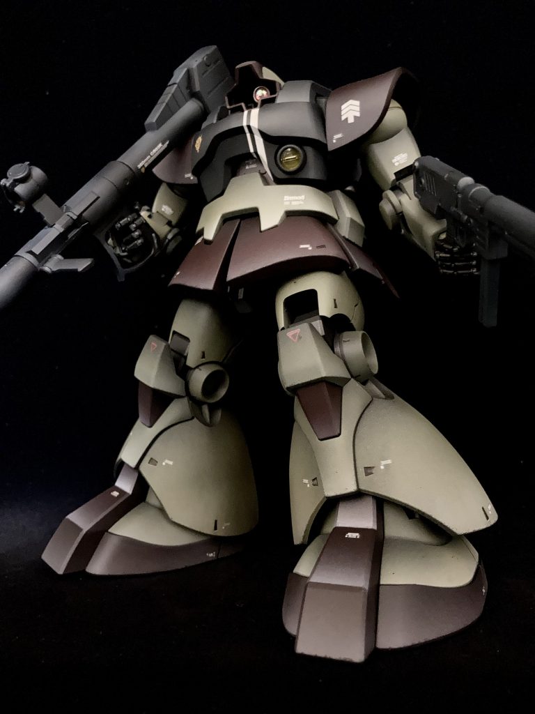 武器持ちポーズで。マシンガン?はMGドムから拝借しています。