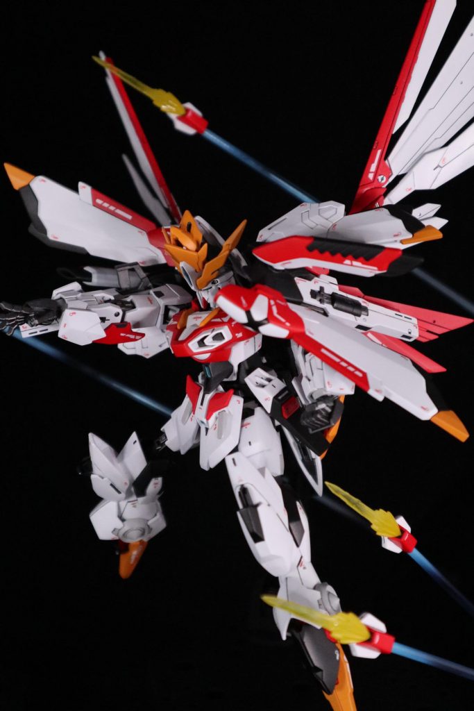 フェザーファンネルD4機のビームダガー搭載ファンネル。ダガーのD。普段は肩に装着されている。