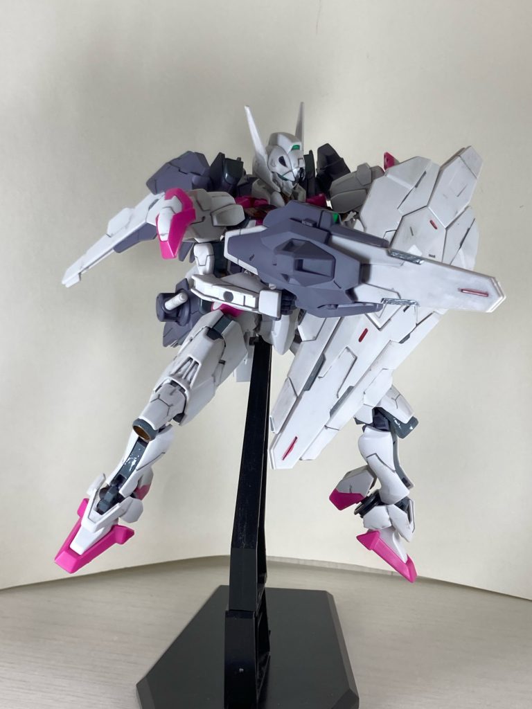 ガンビットの追加によりコンポガンビットシールドを展開しつつガンビットライフルによる高出力ビーム攻撃が可能。ビットオンフォームも維持されているので機動力の強化もされている。