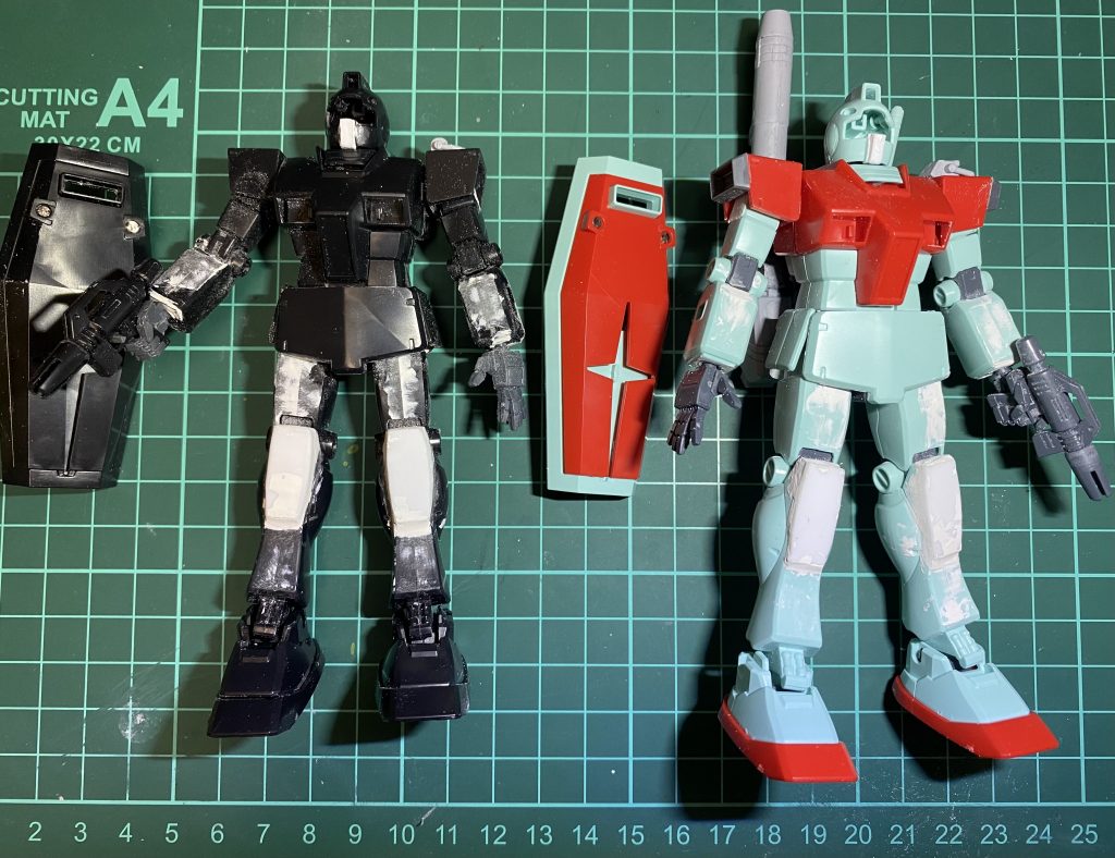 バックの2体はお揃いのプロポーション、遠距離支援と中距離援護の装備にしてみる