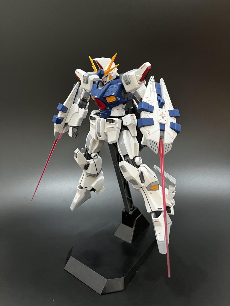 オデュッセウスガンダム状態でも何枚かコンポジット・ウェポン・ユニット（両腕につけたミレニアム・ファルコンみたいなやつ）好きですわービームサーベル・メガ粒子砲・ミサイルが詰められた夢いっぱいのユニットです！！