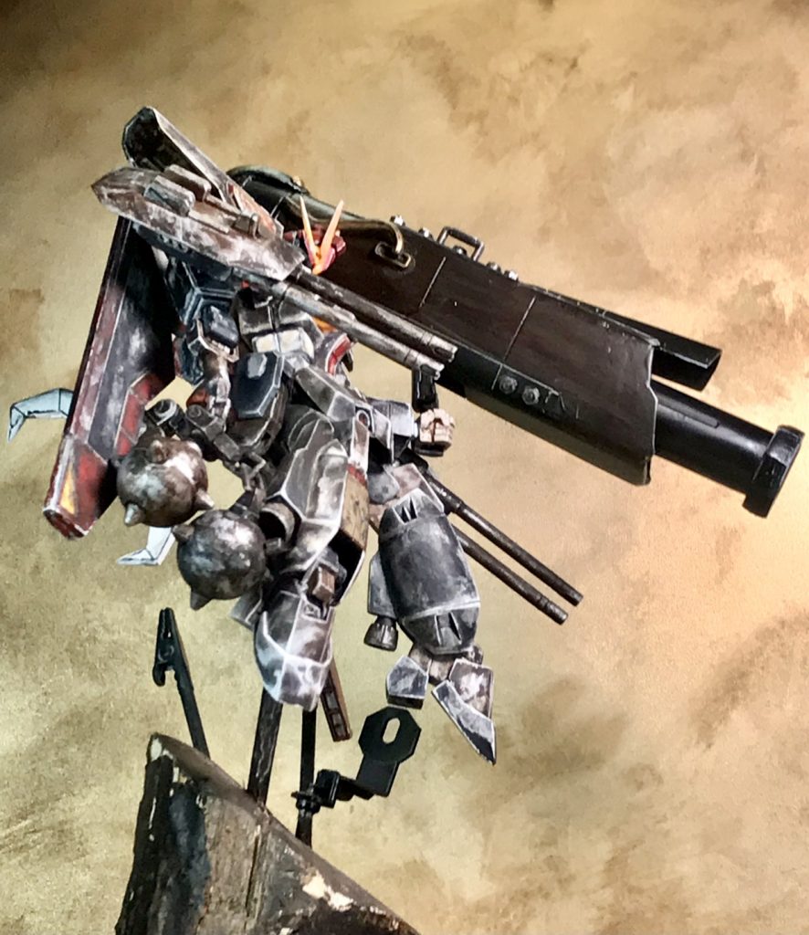 全身右側ミョルニルは3個まで持てます。(この写真はひとつ持たせ忘れました。)シールドも左右で合計2枚ミョルニルとシールドは大好きな錆び錆び状態に塗ってます。