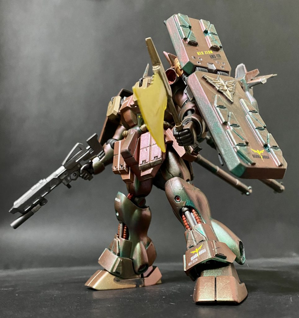 エンブレムをデカールではなくレリーフにしました。