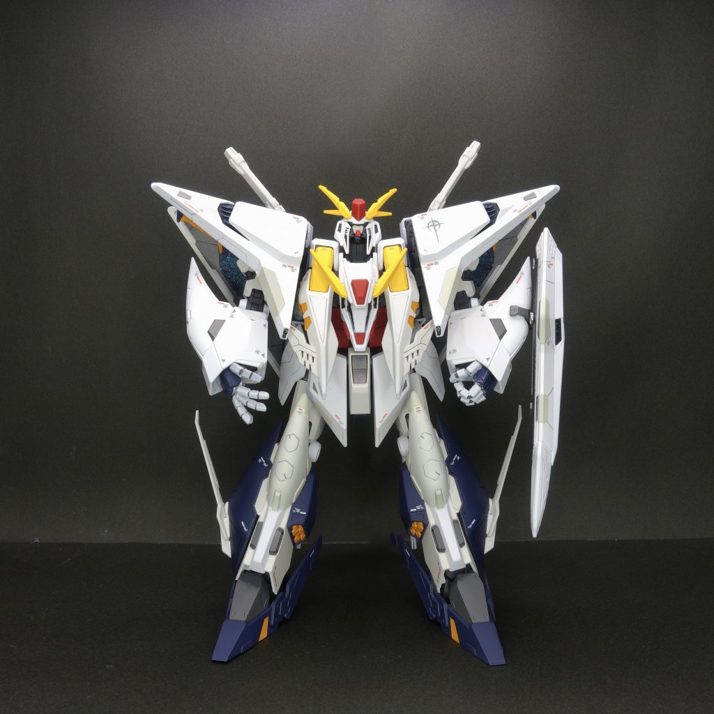 ハンドパーツはエモーションマニピュレーター(ジオン系)をホワイト塗装して装着しました。ライフルも持たせることができます。