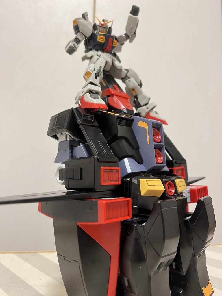 ということで終わりです。夏のバテバテのガンプラ休養期からのリハビリ2作目でしたが、もっとライトな機体にすれば良かったですね、、ほぼ素組なのに作るのに結構時間掛かってしまいました。それじゃあ。。