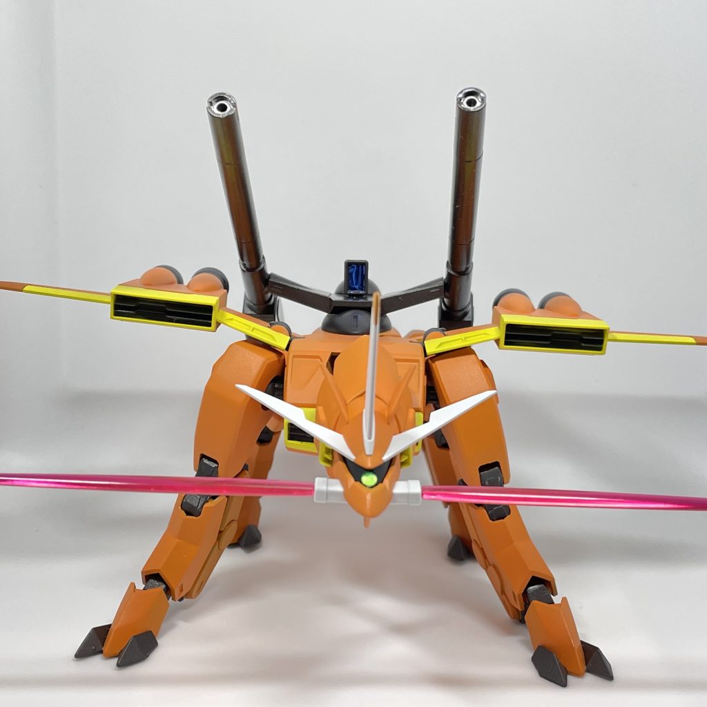 FRONTモノアイをHアイズ化、センサーにはラピーテープを貼りました。