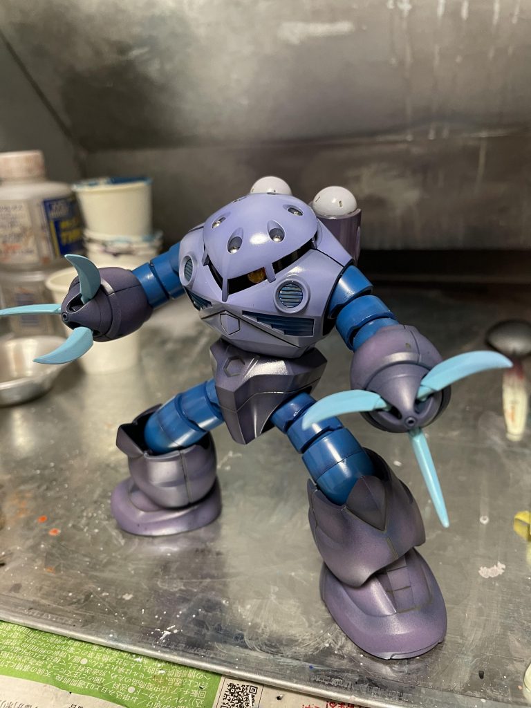 ただHGのズゴックは目がシールなのでハイキューパーツのエイチアイズを乗せてます。接着せずに乗せただけ笑乗せただけなので移動が可能です