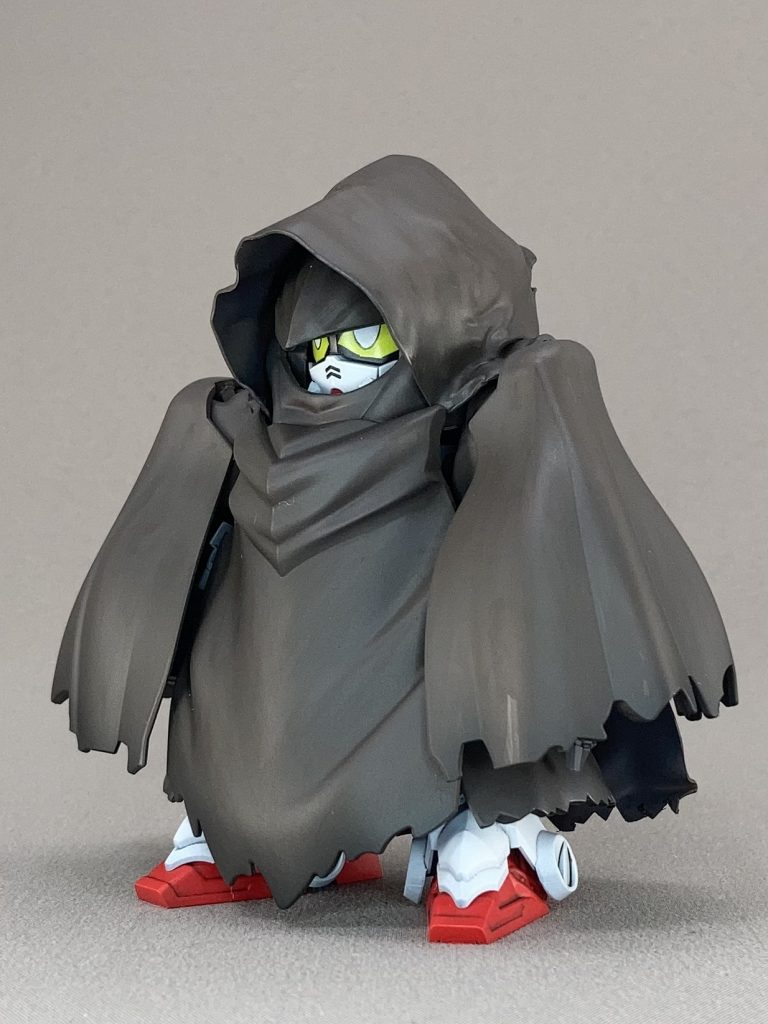 マントの塗装は以前クロスボーンで上手くいかなかったのでリベンジです。マボガニー吹いてから、さらっとメカサフヘヴィ、スモークグレー。破れてる端をブラック塗装後、エナメルウォッシングしました。