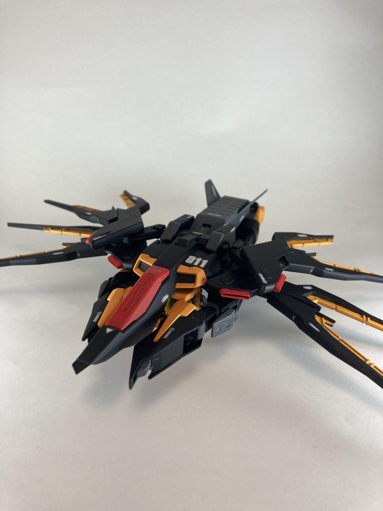 飛行形態へ変形も可能(11のデカールがこだわり)