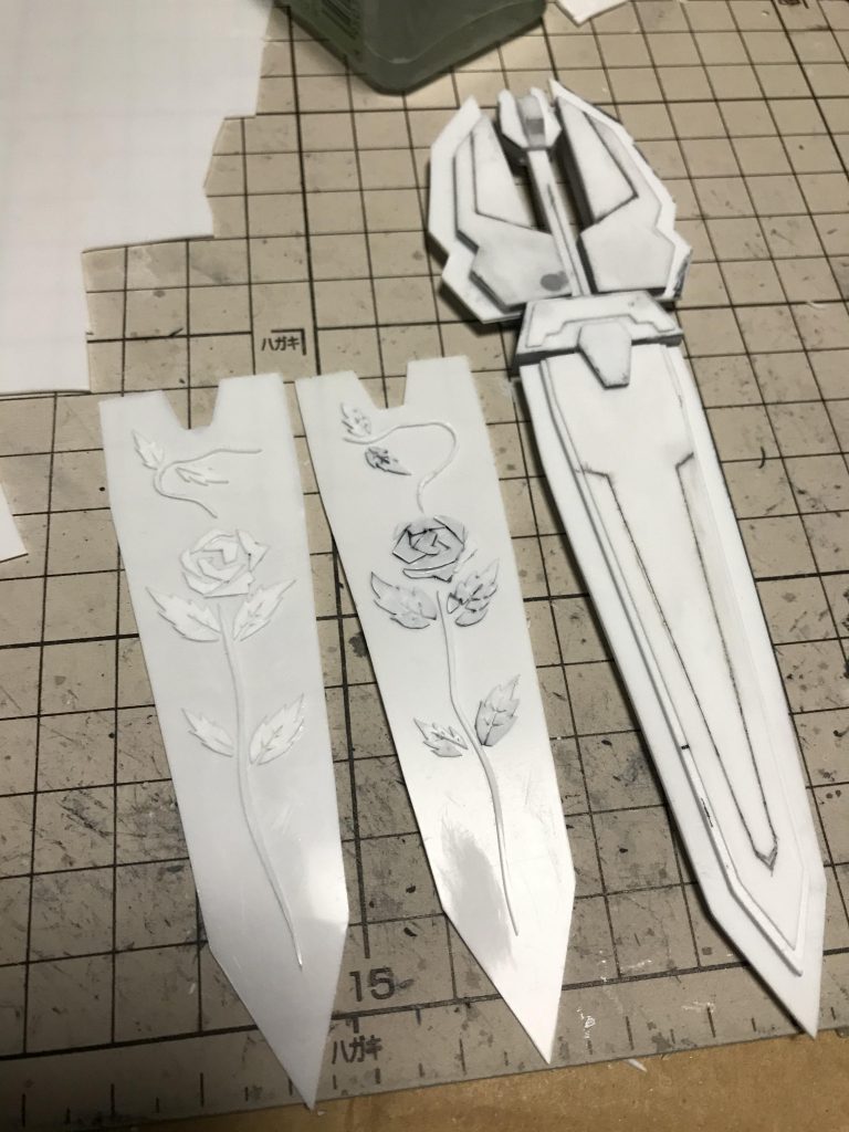 スクラッチ中の大剣と鞘です。