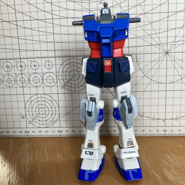 1/100でジムⅢのカスタム機を妄想してます。MGガンダムVer.kaの内部フレームを短縮加工し、ボールジョイントを接着。MGジムクゥエルの腰部と接続した場合のクリアランスも良好。次回は腕の選択です。（1枚目）