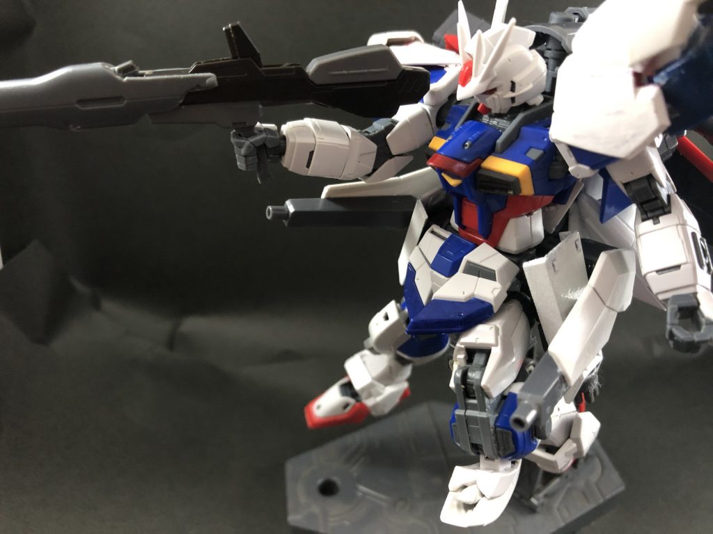 リアアーマーのビームキャノン。ビームサーベルの鞘の役割も持ちます。