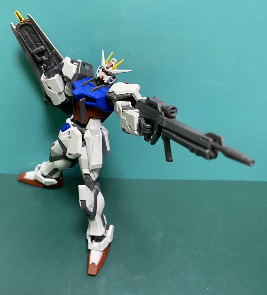 頭部やプロポーションの出来はとても良いエントリーグレード。ポリキャップがなくて稼働をすると損傷するパーツがあるので要注意。それ以外は悪いとこなしといった感じ