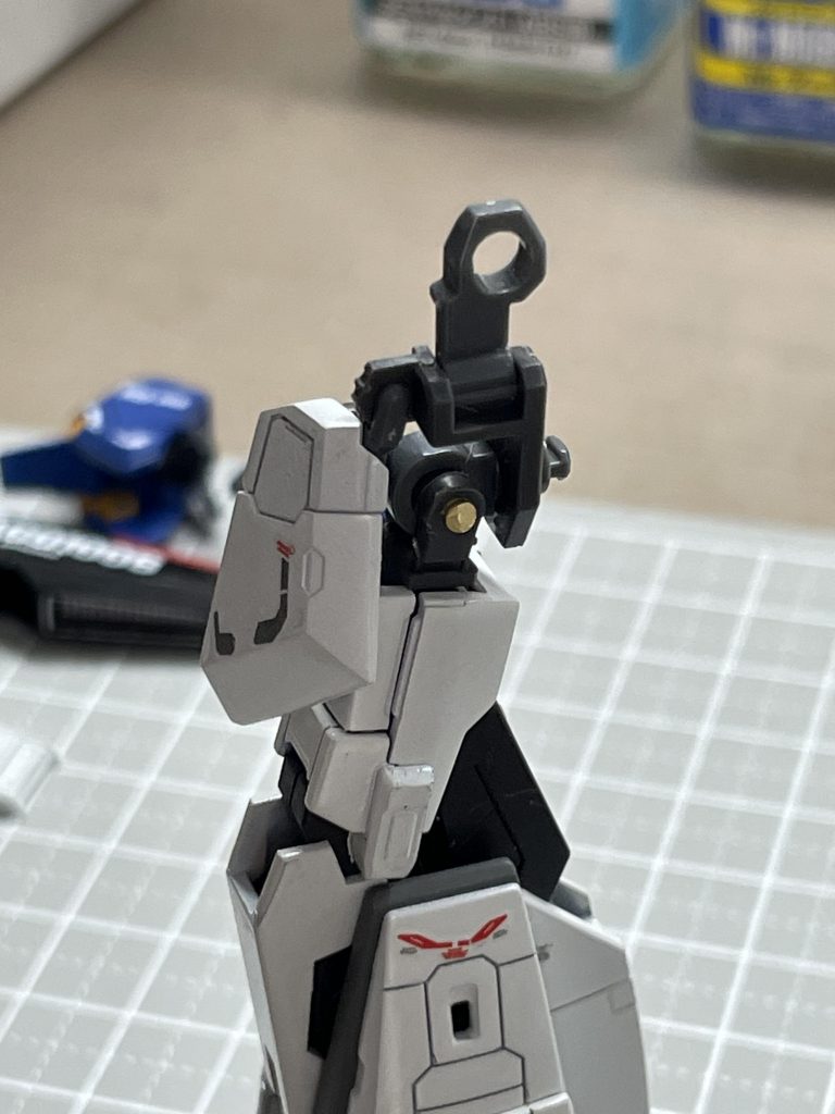 一か八か、真鍮線を通してみて事なきを得たかと思ったら、捻れる動きで部品がちぎれてしまい結局部品注文する事に。