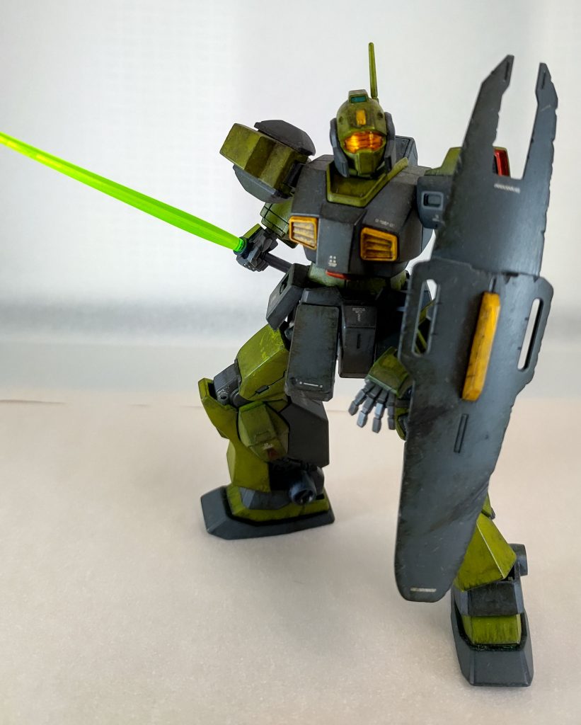 サーベルで構える