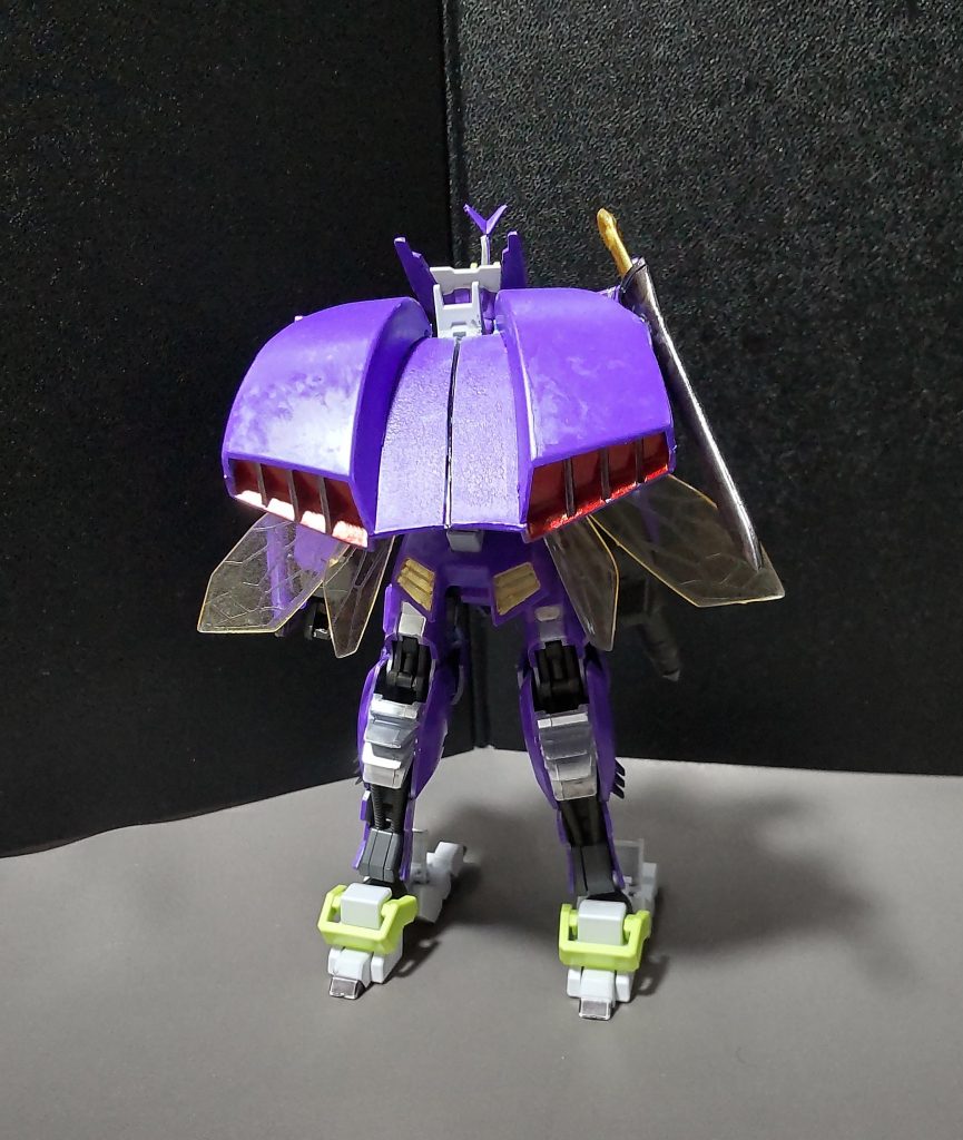 リアビュー今回のオーラコンバーターは脱着可能になっており、他のガンダム・フレームで作られた機体に換装可能となっています。当然ですが羽根やオーラコンバーターの角度調整も余裕で出来ます。