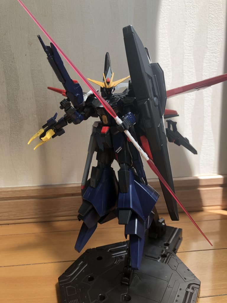 ビームライフルストフリのものと同様。連結してロングライフルとしても使用可能。ビームサーベルストフリのものと同様。連結して使用可能。