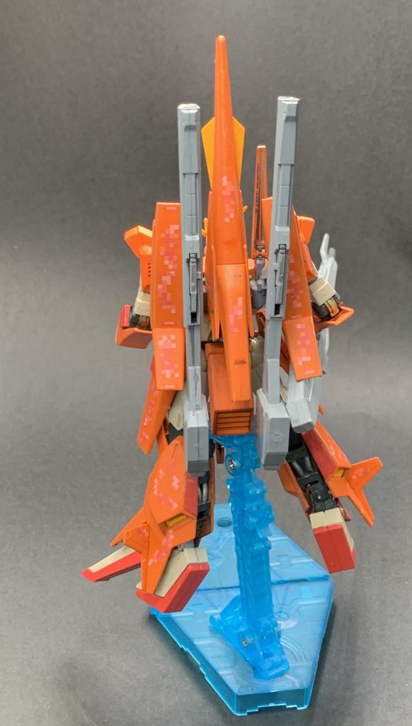 コーションはサンダーボルトを、ハイキューデカールの赤いピクセル迷彩のデカールをつかって情報量を増やす感じで組み立てました。