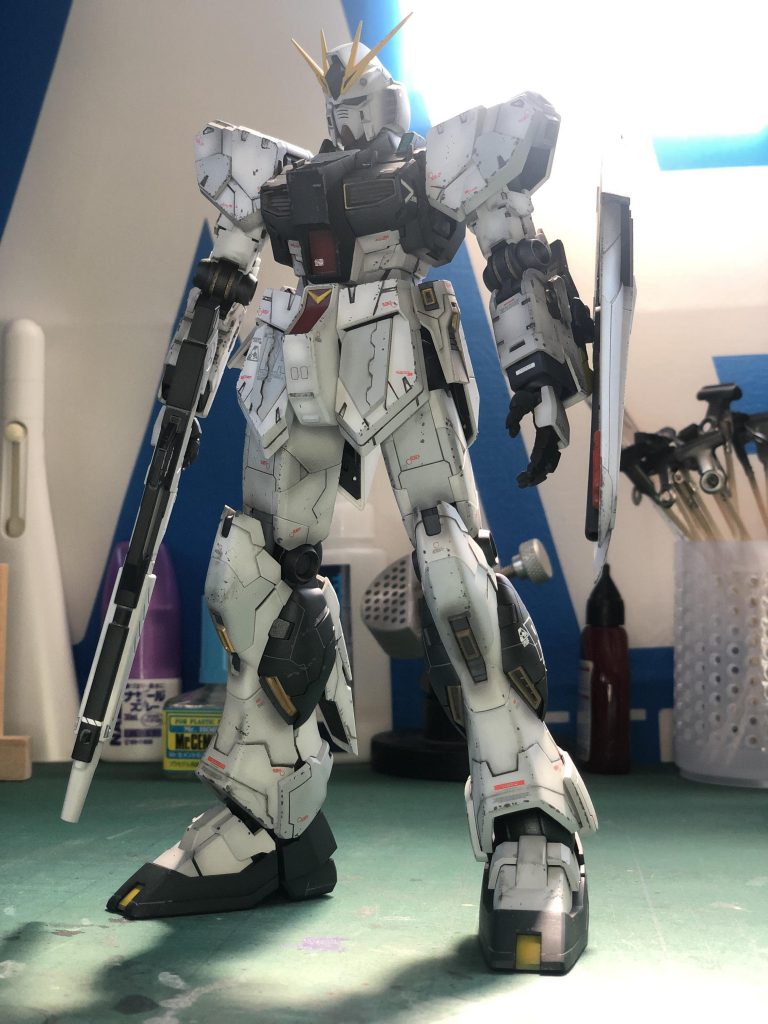 立上げ塗装とウェザリングで作るMG νガンダム ver.ka–5枚目/制作者：アヒル